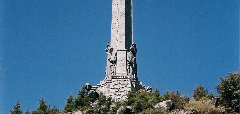 LA CRUZ DE LOS CAÍDOS