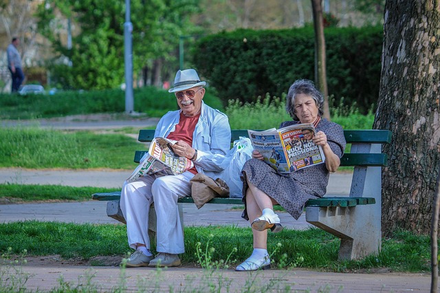 grandparents-2807673_640