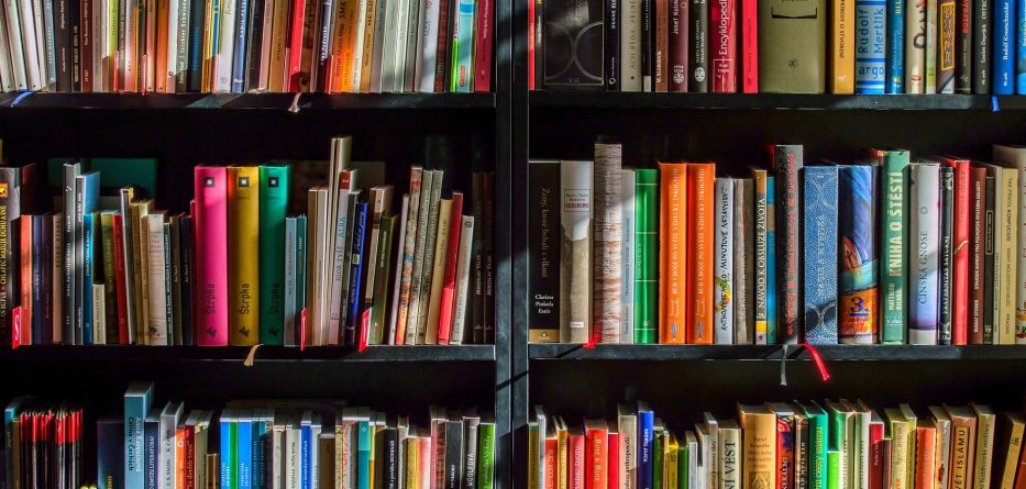 books-gd3764470f_1920